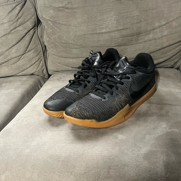 Nike Black and Yellow Athletic Shoes main image 4